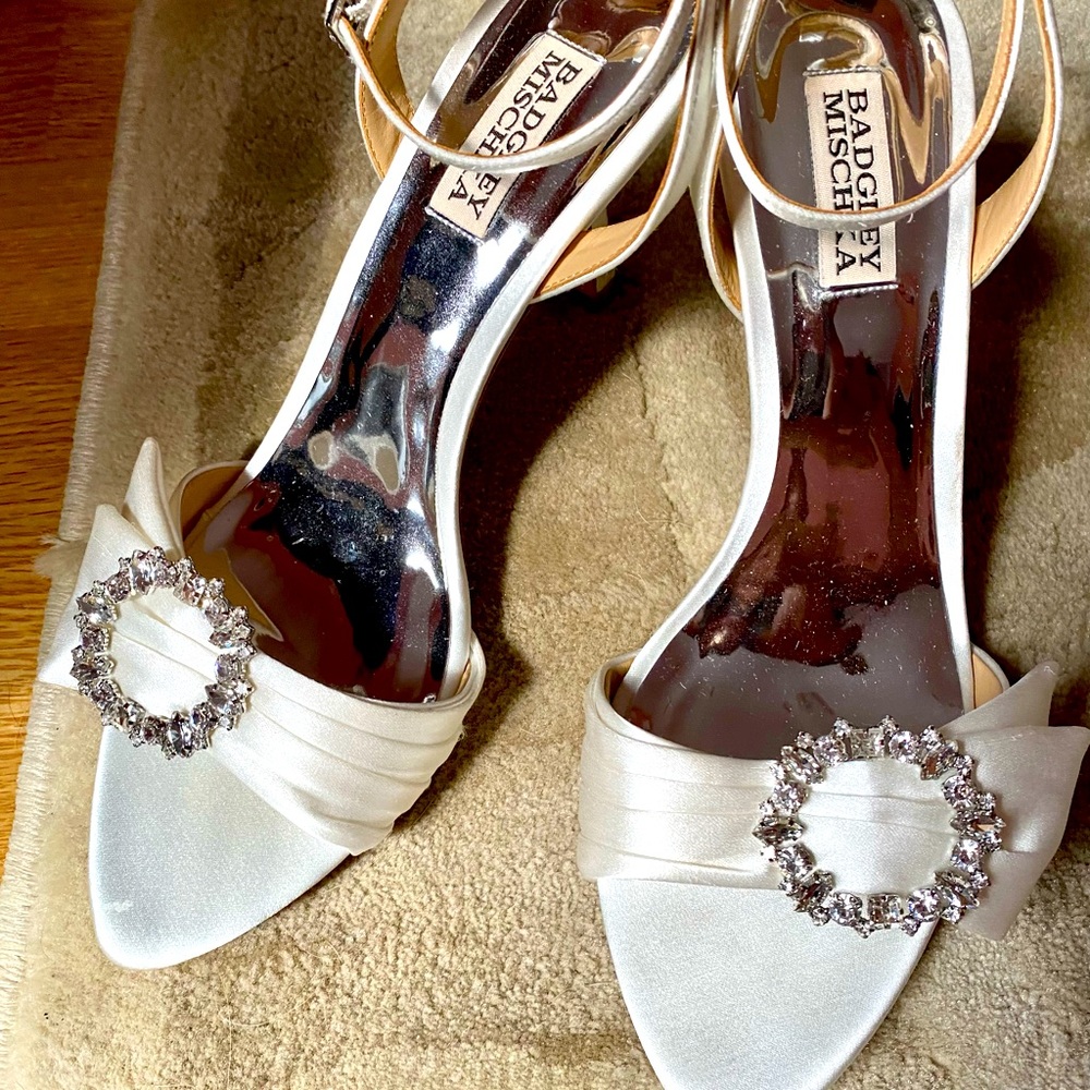 Bridal Wedding Shoe Badgley Mischka good confition